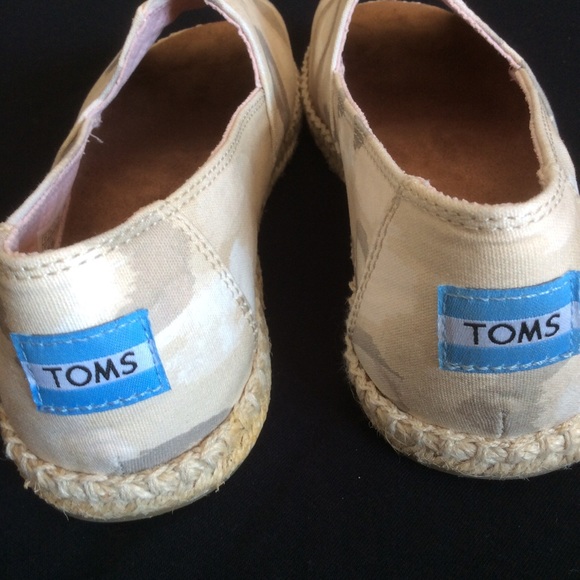 NWOB Toms Open Toe Camo Flats, Sz W8.5 - Picture 5 of 10